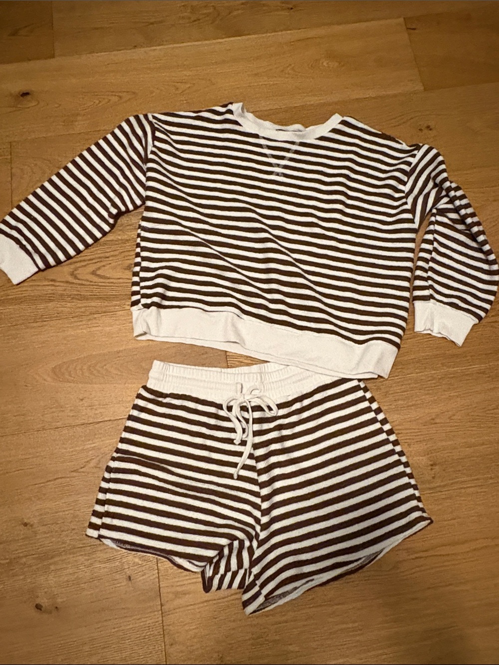 Zenana Two Piece Brown and White Sweatshirt and Shorts size L